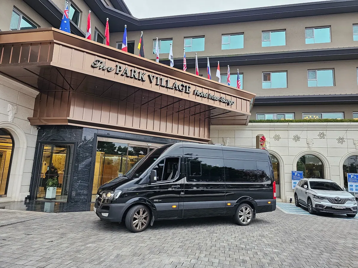 Chi tiết Hyundai Solati 15 chỗ