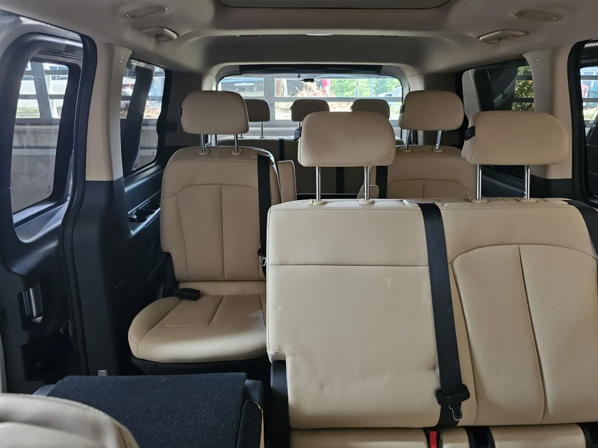 Chi tiết Staria 11 chỗ