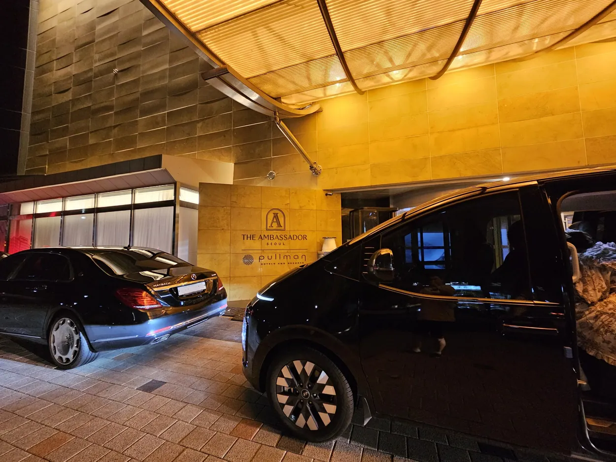 Staria Lounge (9 chỗ)